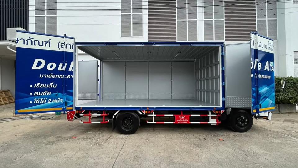 รถบรรทุกแบบตู้บรรทุก